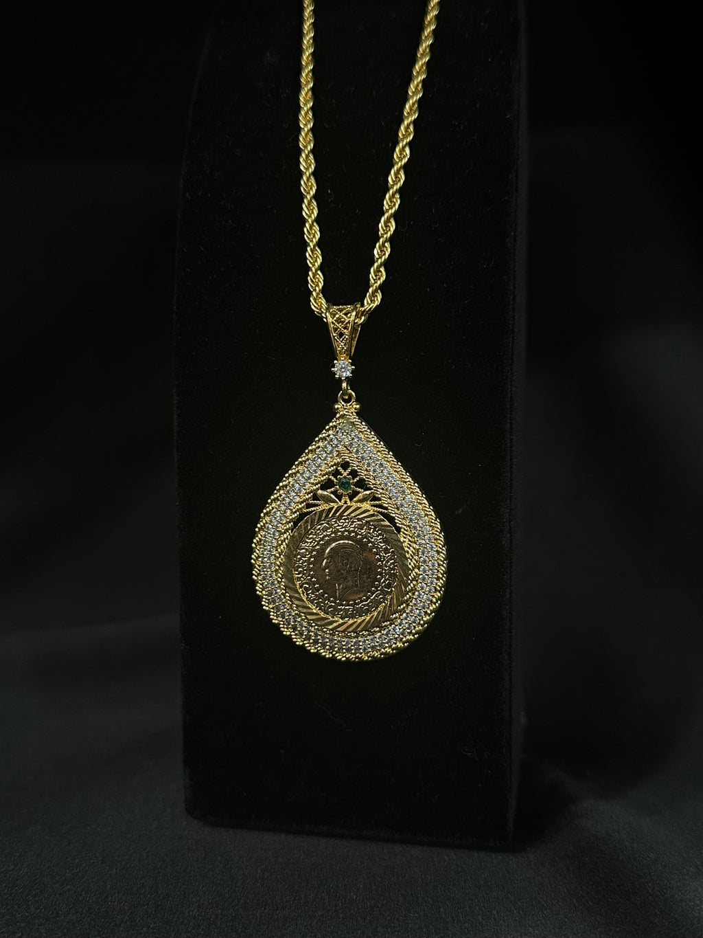 Collier Ina