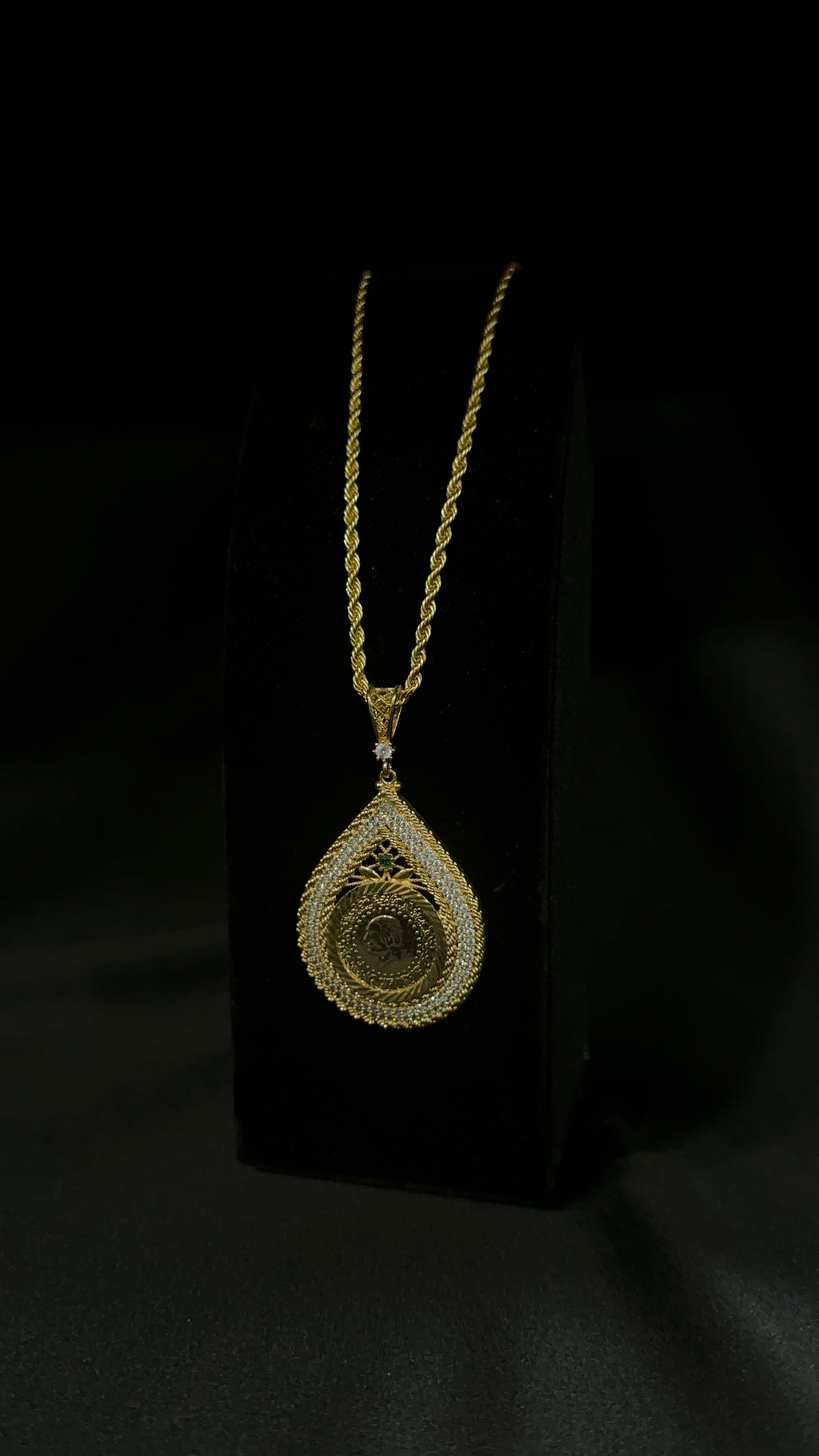 Collier Ina