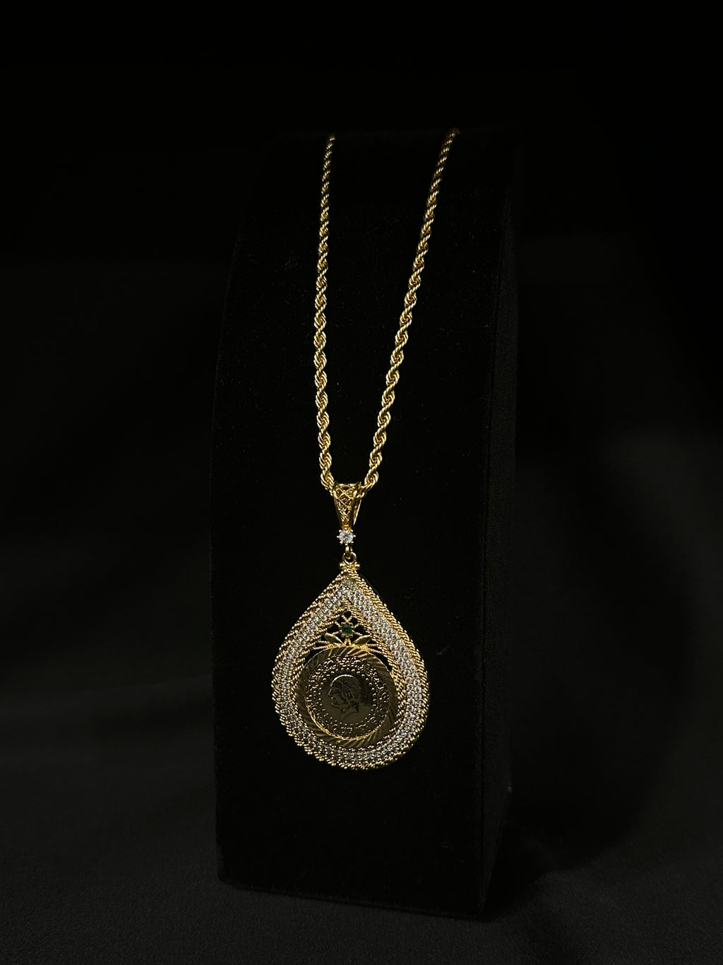 Collier Ina